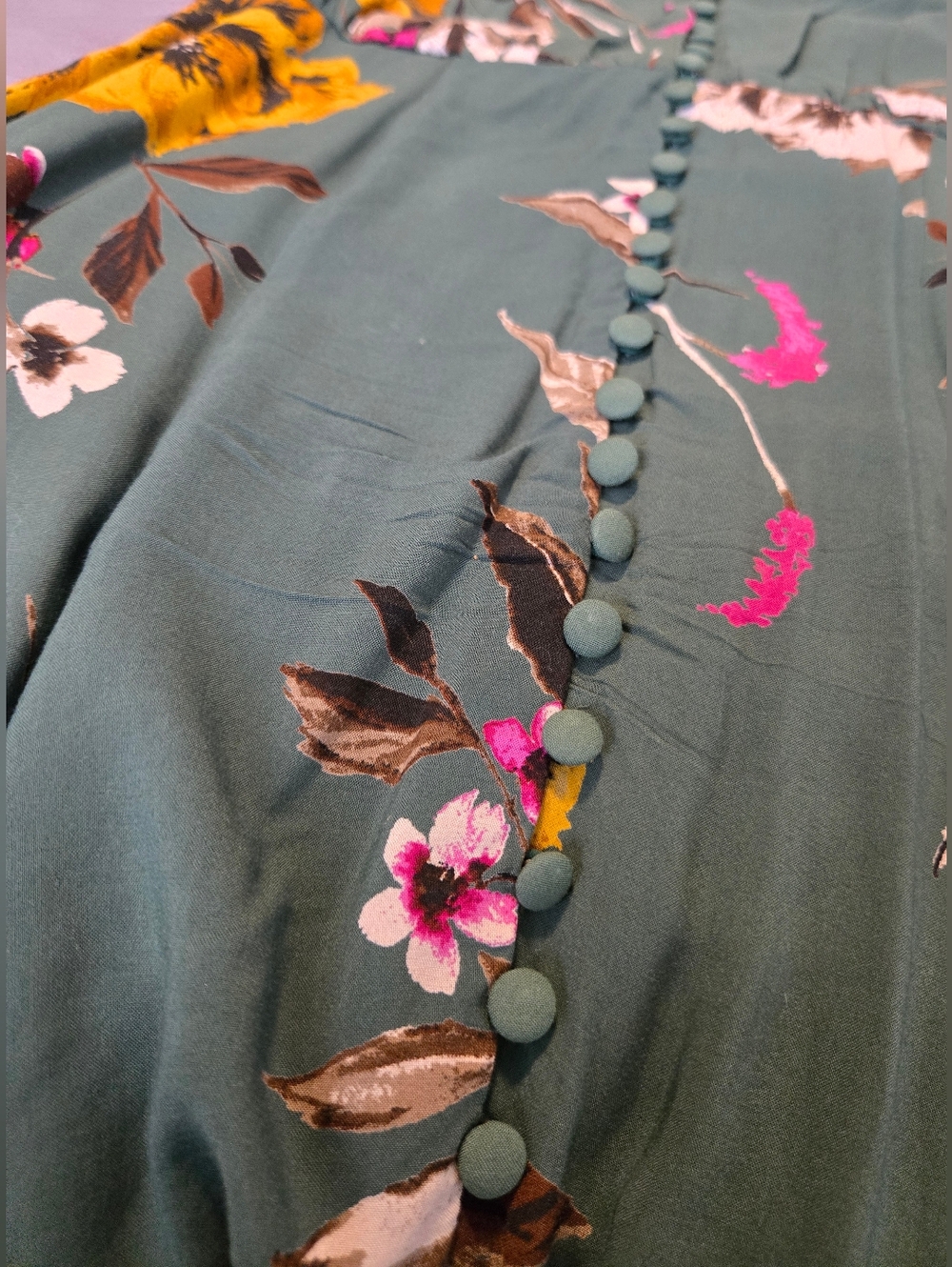 Urban Outfitters Lady Lava Green Floral Covered Button-Down Midi
Dress Size 0 - Picture 10 of 14